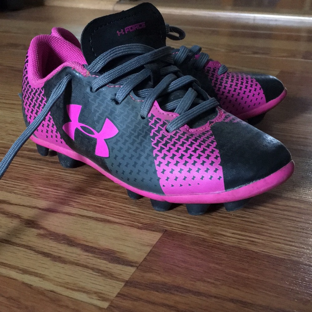 Girls soccer shoes